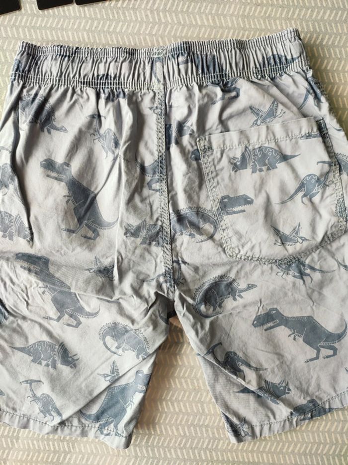 Short garçon motif dinosaures – Taille 9 ans
Marque : Kiabi - photo numéro 9