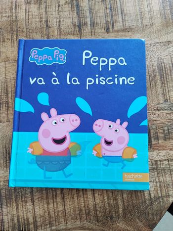 Livre Peppa a la piscine