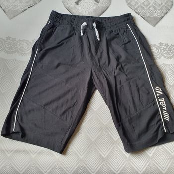 Short kiabi de taille S/16ans