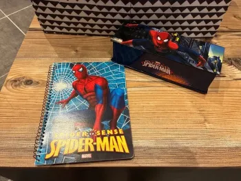 Cahier et boîte Spiderman Marvel