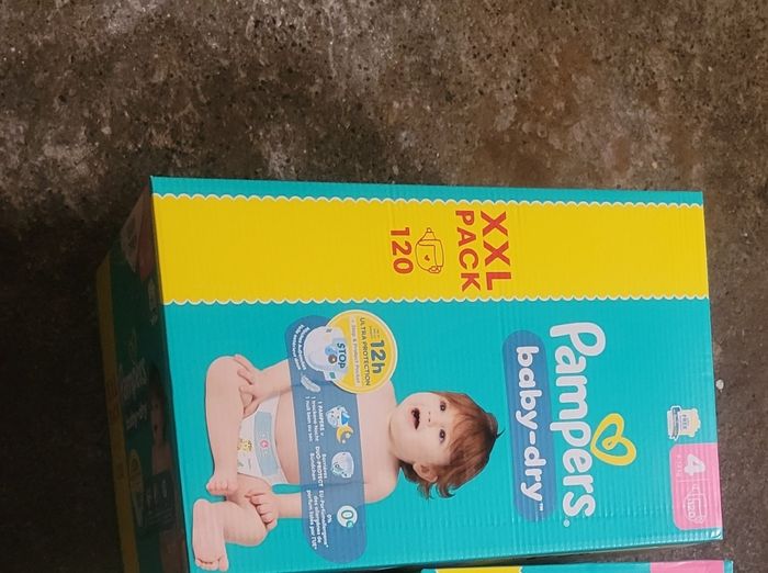 Couche pampers taille 4