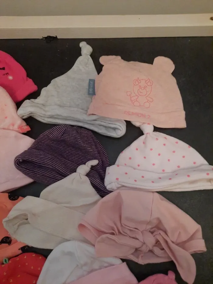 Lot bonnet naissance à 6 mois. - photo numéro 5