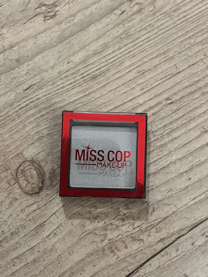 Lots maquillage miss cop (sauf rouge à lèvres) - photo numéro 5