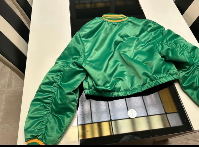 Jolie veste jamais porté - photo numéro 2
