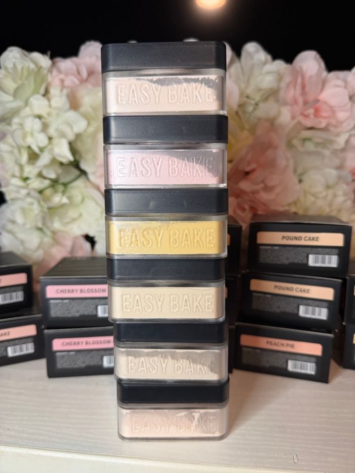 Poudre Huda Beauty Neuf - photo numéro 2