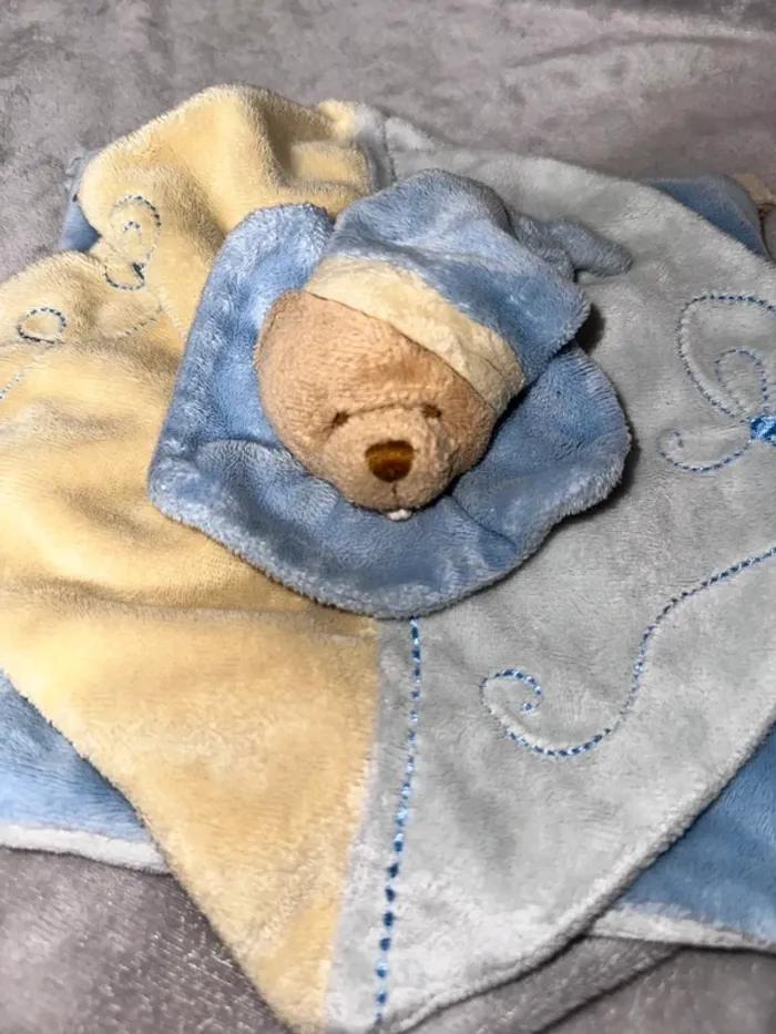 Doudou ours bleu et jaune brodé pour bébé - photo numéro 2
