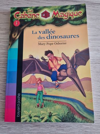 Livre la cabane magique : la vallée des dinosaures