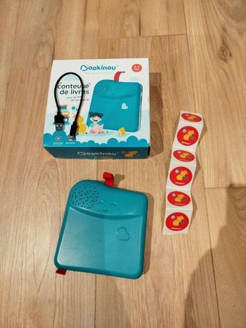 Bookinou avec carte de voyage et vignettes