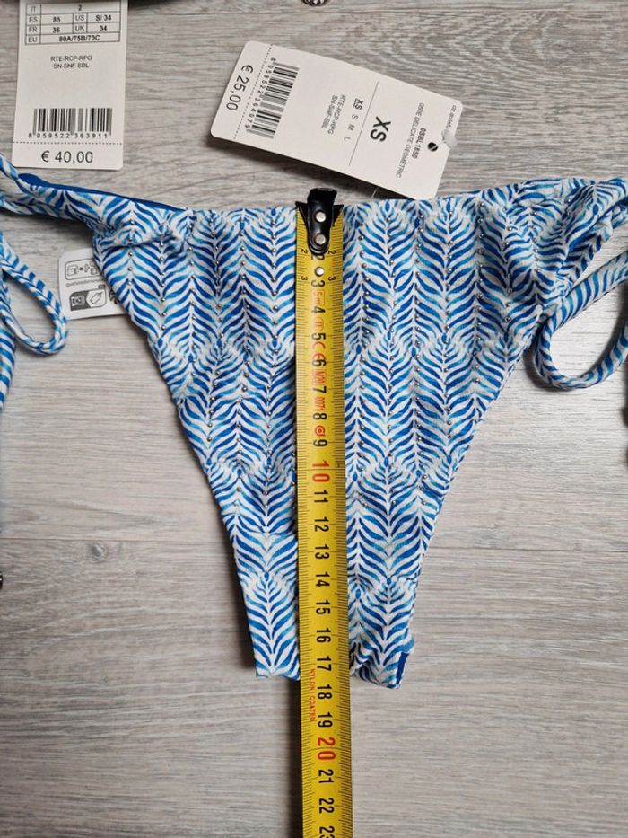 Bikini Calzedonia neuf avec étiquette Bas en XS haut en taille 85 bleu et blanc - photo numéro 5