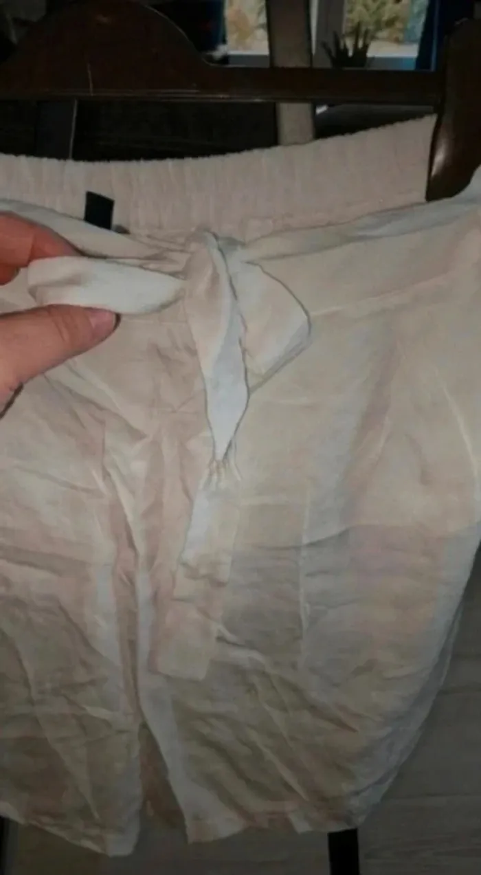 Short Kiabi neuf jamais porté. Taille 44. Blanc - photo numéro 3