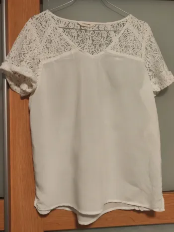 Top blanc avec dentelle NafNaf40