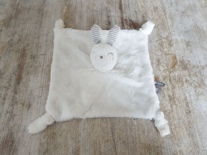 Doudou tape à l'œil lapin blanc tao