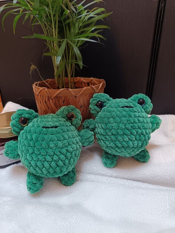 Peluche en forme de Grenouille - fait au crochet - photo numéro 4