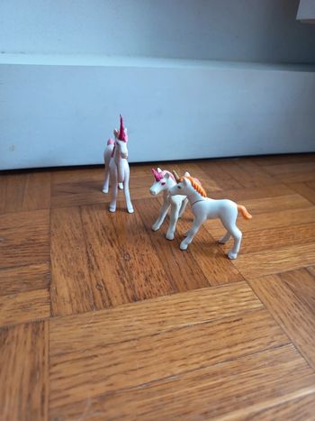 Mère licorne avec ses deux filles