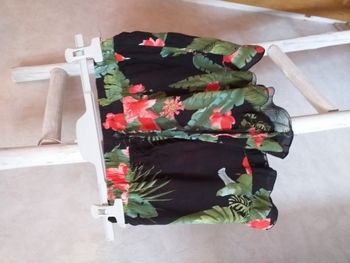 Short fleuri sur fond noir , Cloothes , T S