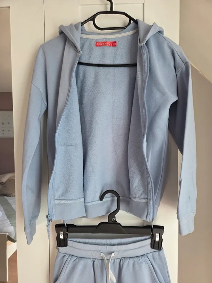 Ensemble jogging enfant taille 12 ans - photo numéro 4