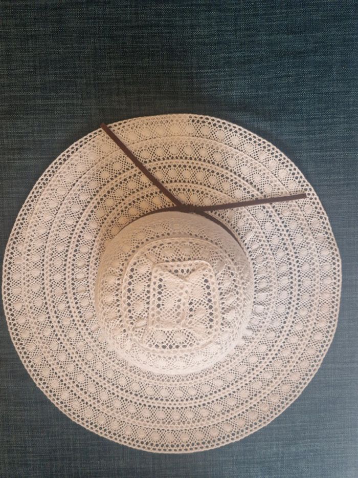 Beau chapeau blanc - photo numéro 2