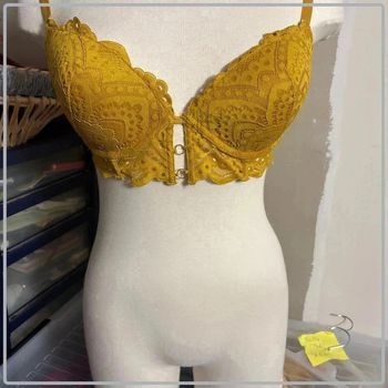 Très jolie soutient  gorge rembourré  taille  95d marque  gemo