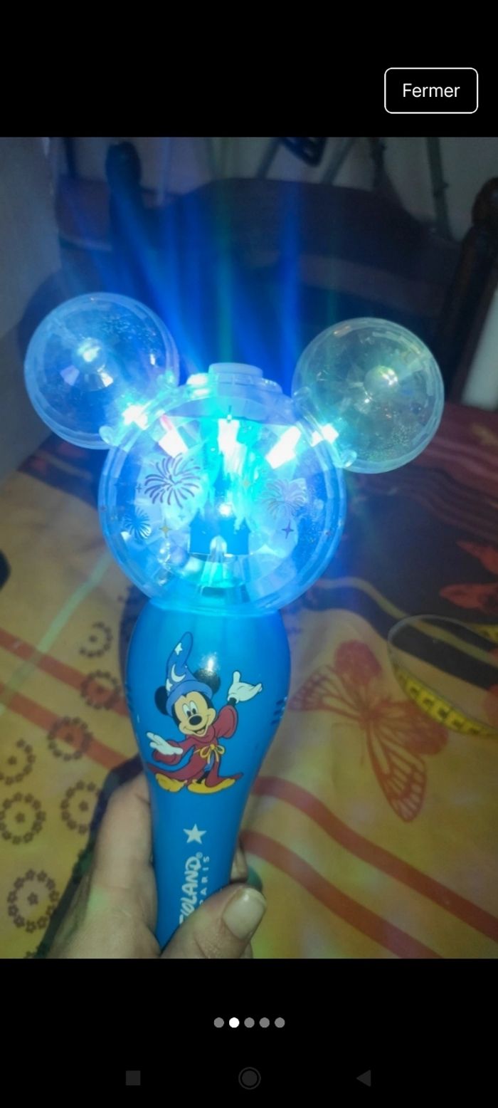 Jouet lumineux Disneyland Paris j9