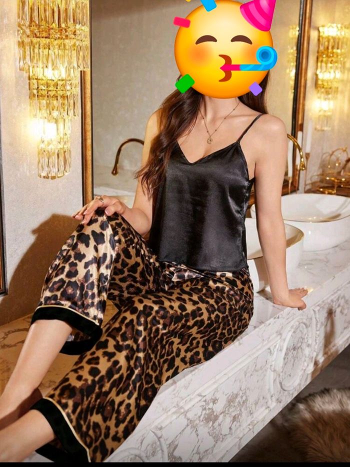 Pyjama de nuit en satin - photo numéro 3