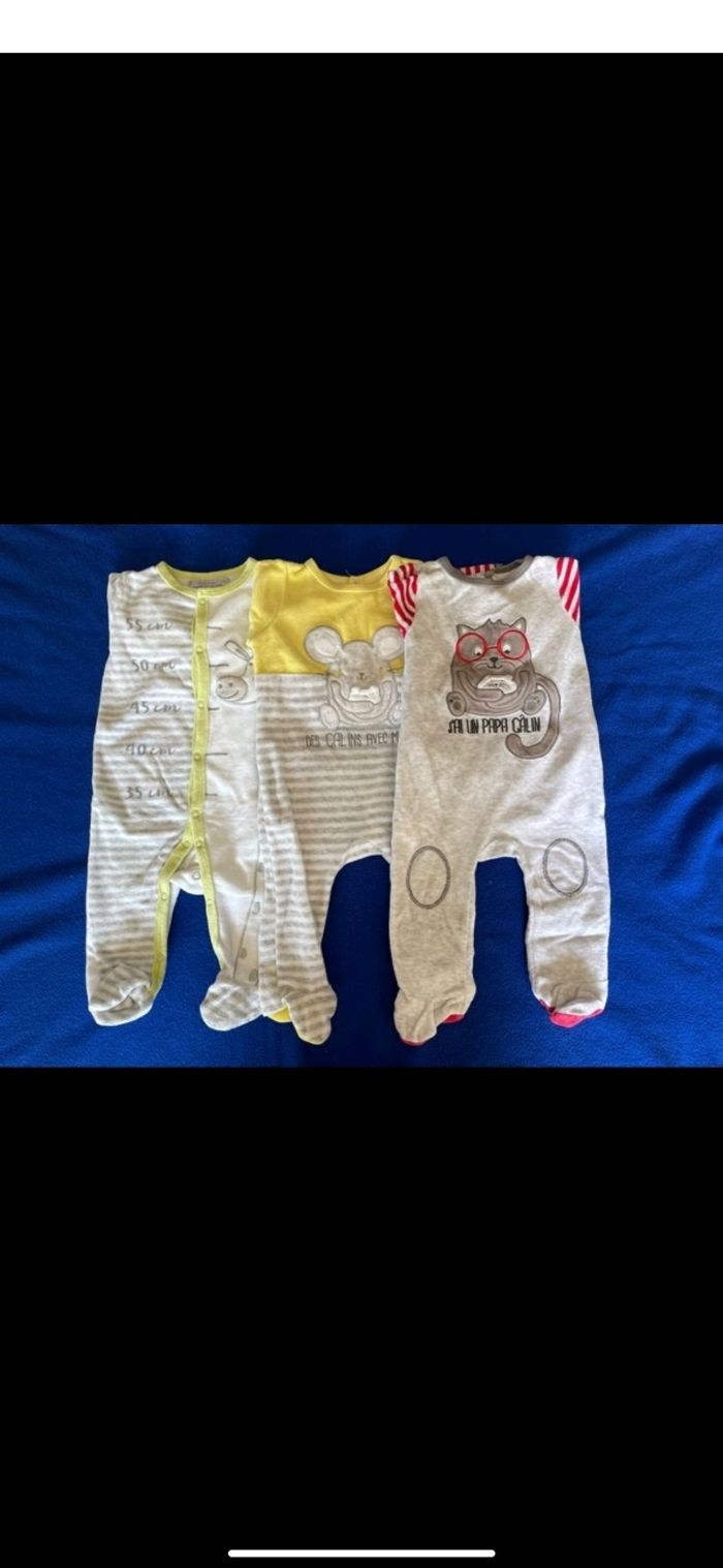 Lot de 3 pyjamas taille 6 mois