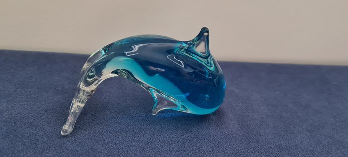 Dauphin en verre bleu dégradé - photo numéro 2
