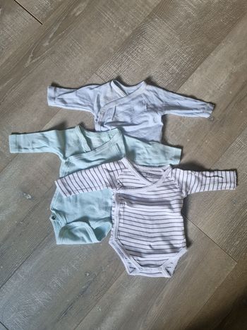 Lot 3 bodies 1 mois
