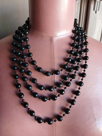 Collier avec 4 rangs noir 