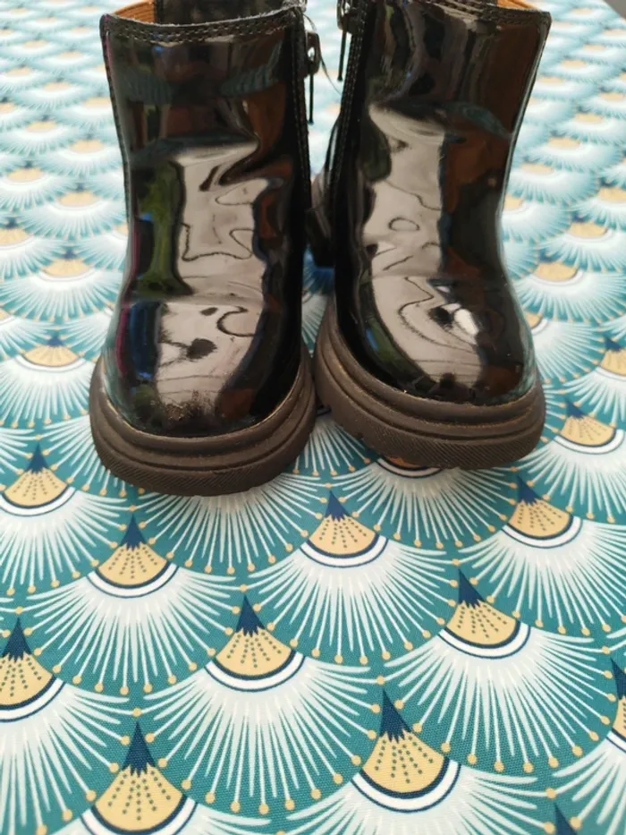 Bottines noires vernies taille 25 - photo numéro 2