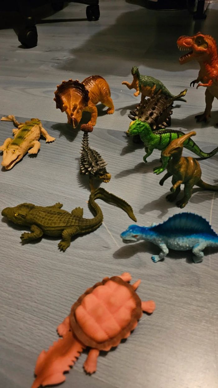 Dinosaures en plastique - photo numéro 2