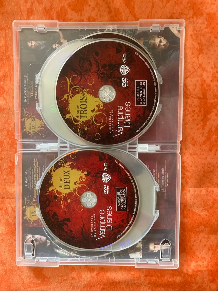 Vampires Diaries saison 1 - photo numéro 2