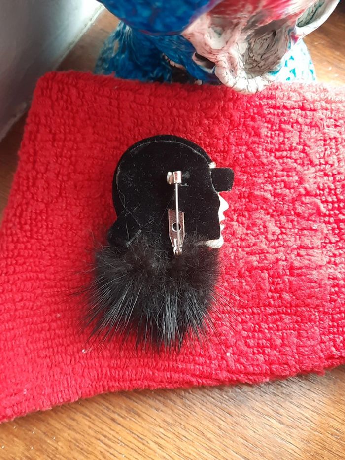 Broches tête de femme fantaisie " les années folles" - photo numéro 2