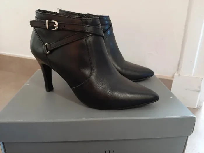 Bottines à talon noir à zip minelli taille 36