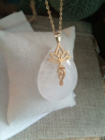 Collier en cristal de quartz et fleur de lotus en acier inoxydable