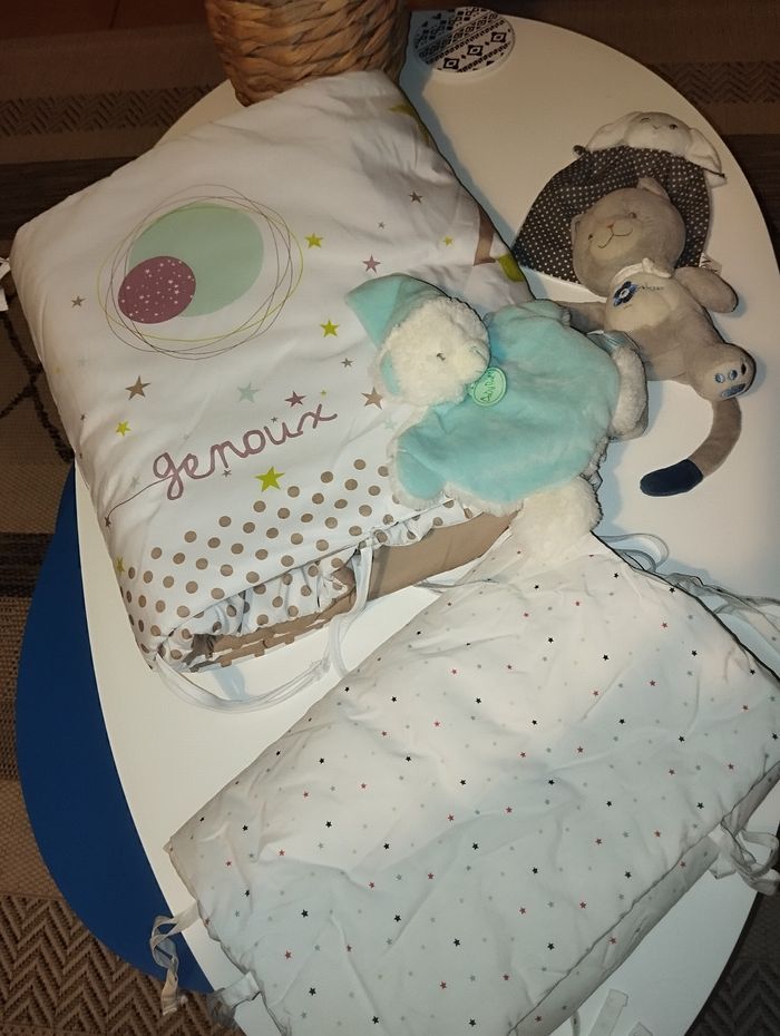 Tour de lit bébé avec doudou