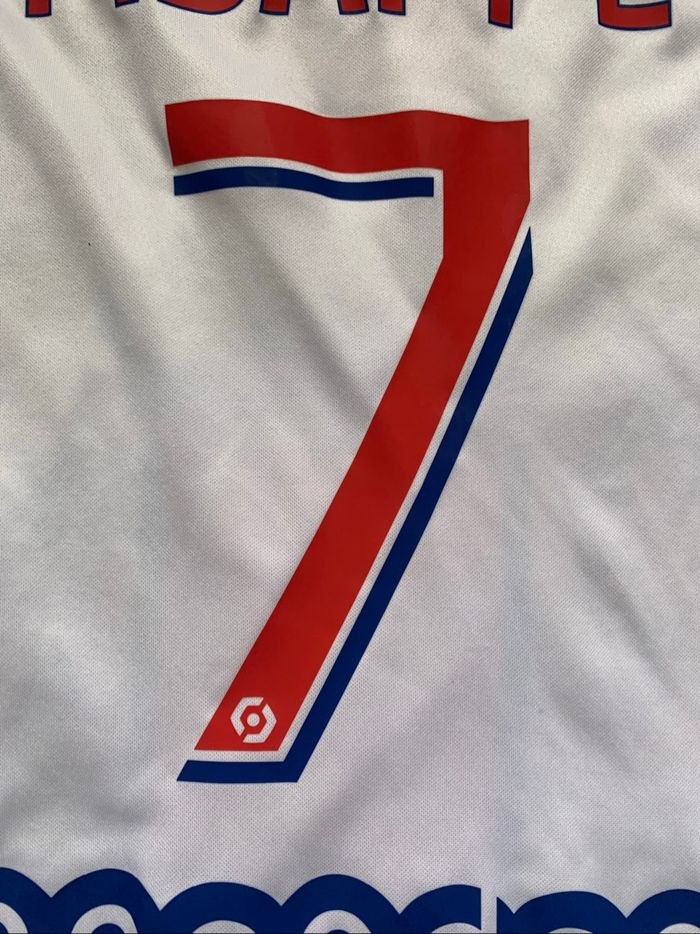 Maillot Mbappé PSG - photo numéro 4