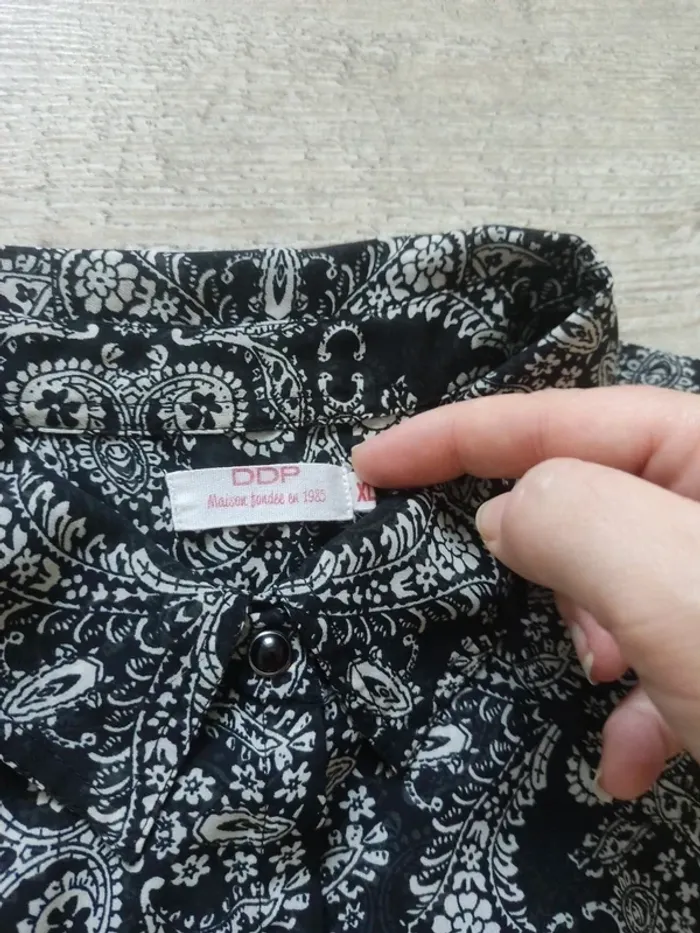 Chemise boutonnée manches longues transparente motif paisley noir et blanc taille XL DDP - photo numéro 10