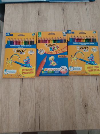 3 paquets de 18 crayons de couleur bic