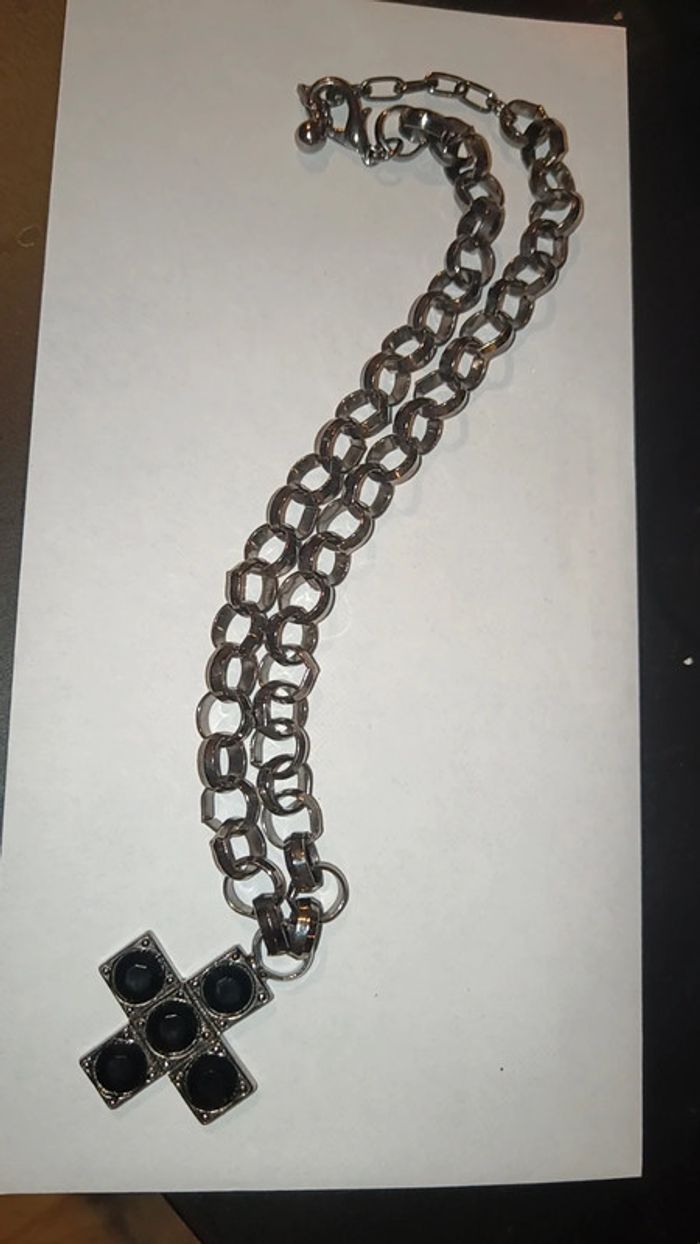 Chaîne avec croix