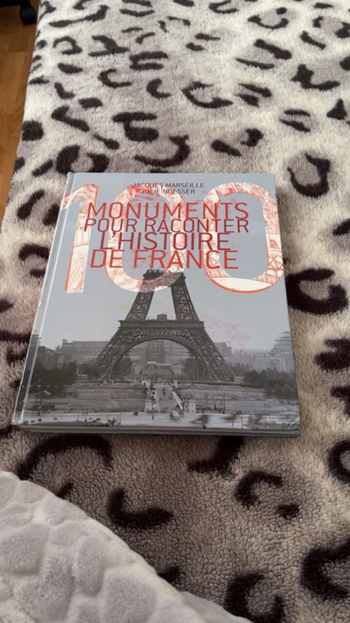 100 monuments