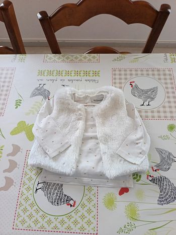 Ensemble gilet 9 mois+haut 12 mois