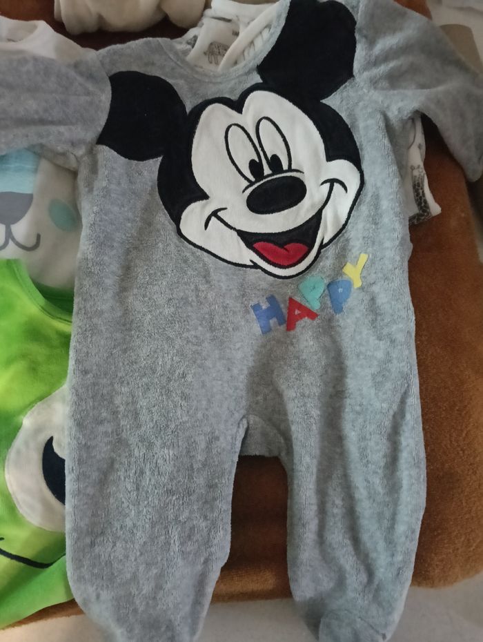 Lot 5 pyjamas velours 3 mois - photo numéro 3