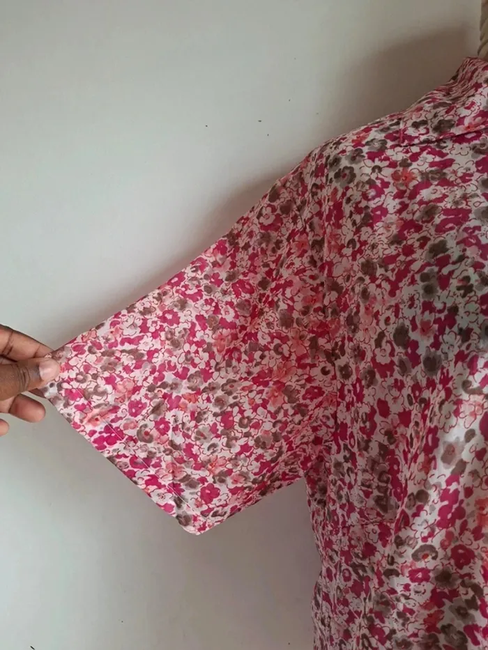 Chemise fleurie,légère, Gabrielle Vicenza, neuve, taille 46/50 - photo numéro 3