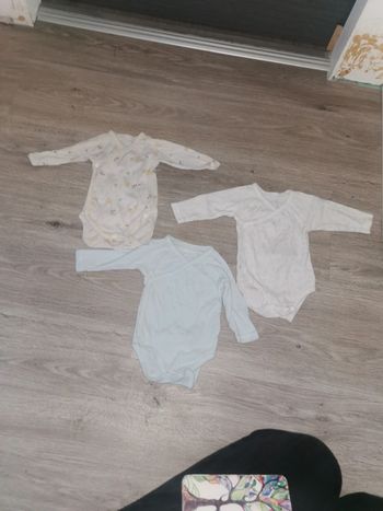 Lot de 3 bodys 1 mois
