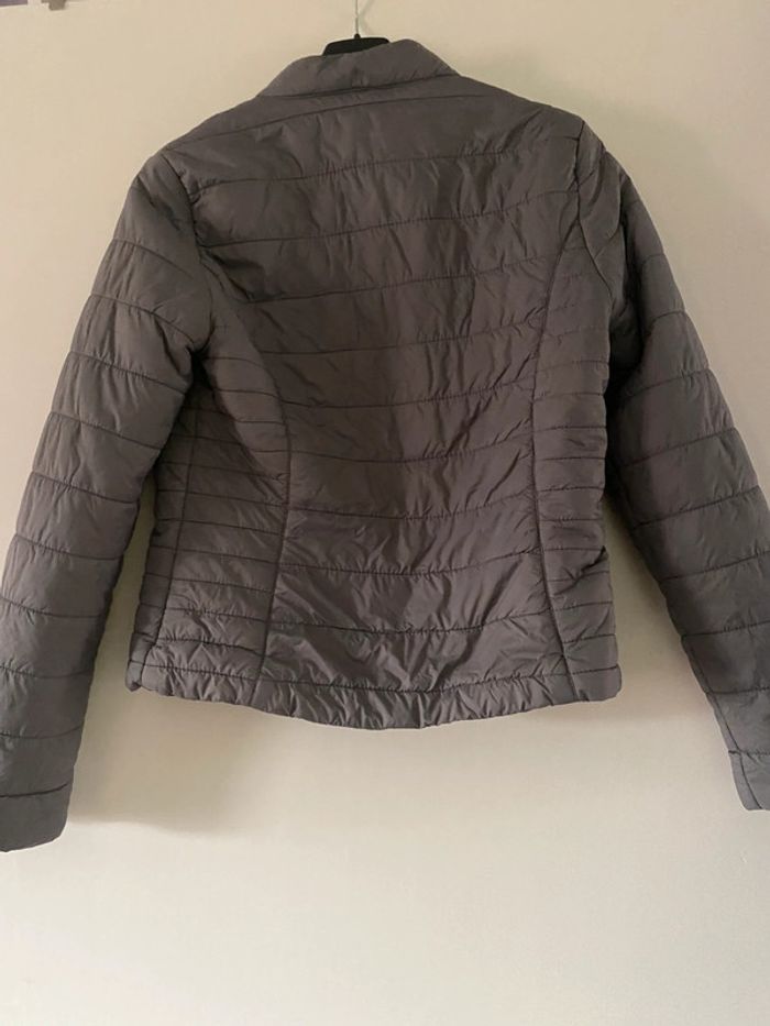 Doudoune fine grise Orsay Taille 38 - photo numéro 2