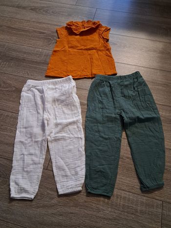 Pantalons fins gaufrés fille 24 mois neufs