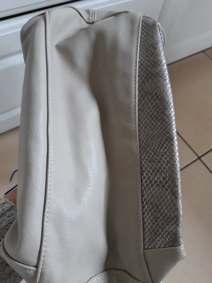Sac à main porté épaule beige empiècement effet python - photo numéro 12