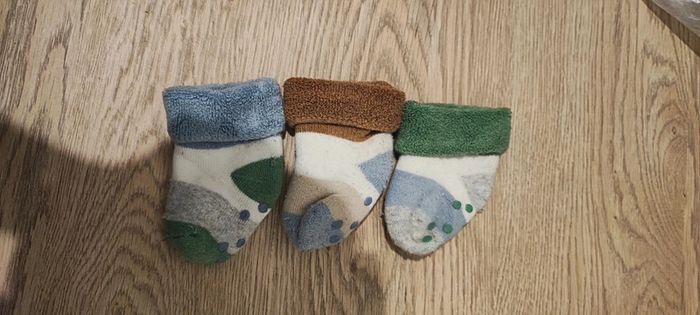 Lot 2 genouillères jamais porté+ plusieurs chaussettes offerte - photo numéro 3