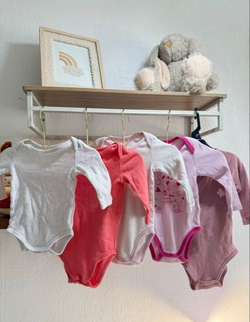 Lot bodies fille 6 mois 