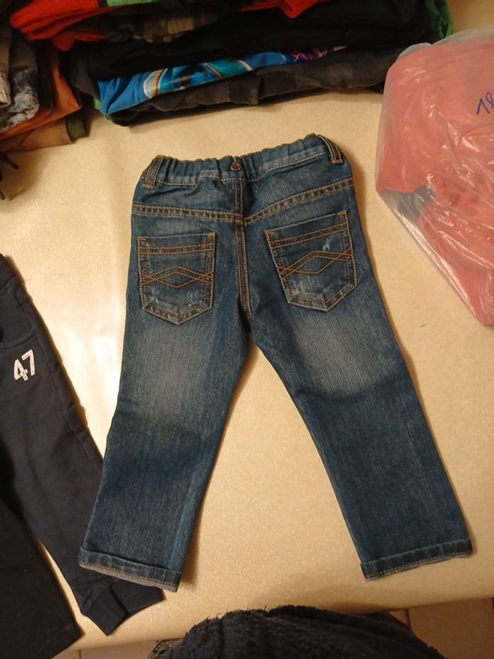 3 pantalons et 1 jean pour bébé - photo numéro 3